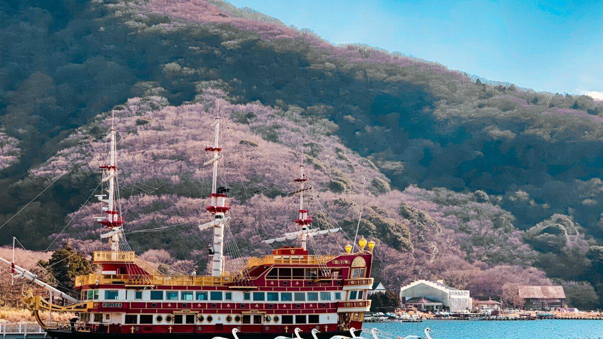 Hakone boat