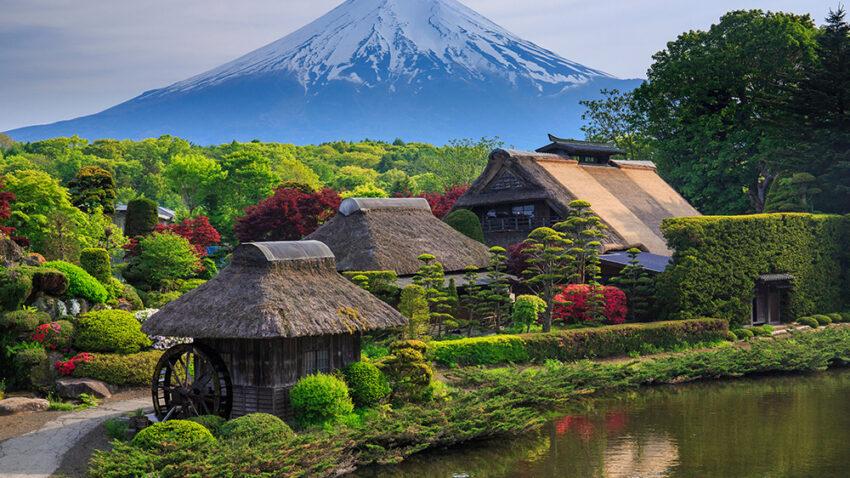 Oshino Hakkai thatched roof