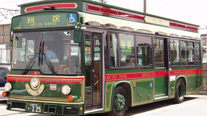 Oshino Hakkai Bus